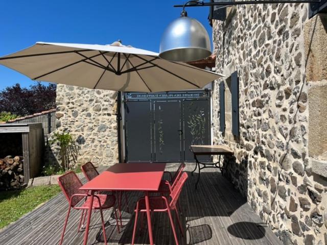 Domaine Des Pierres D Auvergne Flat Exterior photo